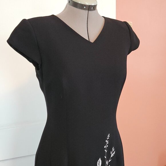 Maggie London Embroidered Sheath Dress - Vintage  S- 4 - Picture 1 of 8